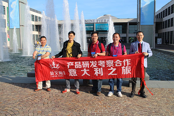 香蕉APP直播陶瓷砖香蕉APP视频污版在线董事长（中）带队欧州考察