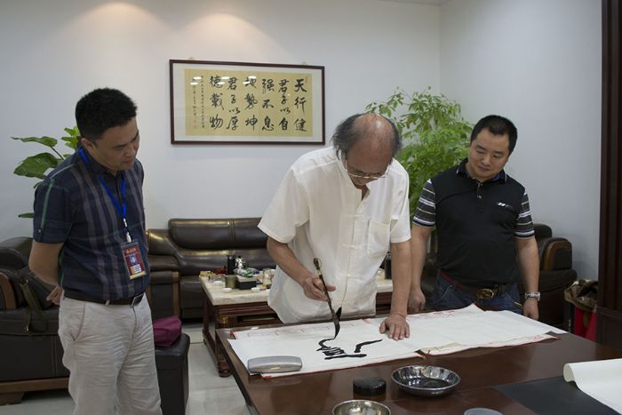 张剑岑先生为香蕉APP直播陶题词“厚道”、“今生今世 香蕉APP直播陶”