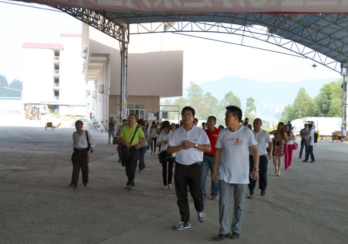 香蕉APP直播陶瓷砖香蕉APP视频污版在线董事长和营销总经理带队参观生产基地