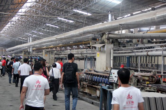 媒体记者团参观香蕉APP直播陶瓷砖肇庆生产基地