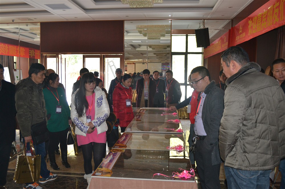 瓷砖经销商朋友鉴赏香蕉APP直播陶瓷砖金刚釉II代产品