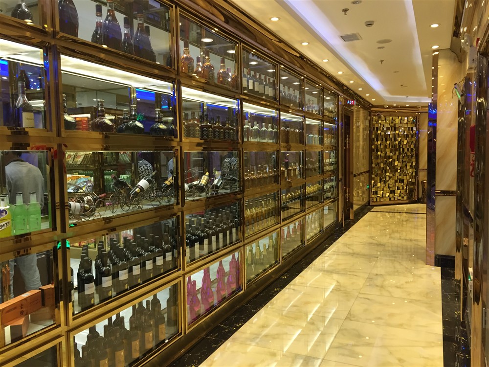 昆明喜临门量贩式KTV工程全部采用香蕉APP直播陶瓷砖微晶石产品铺贴