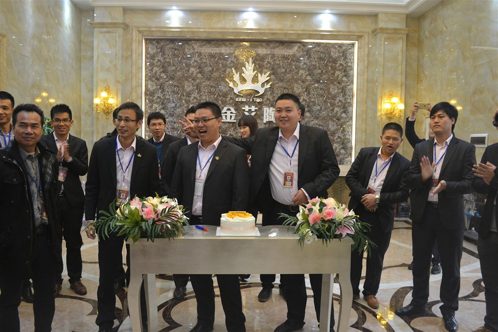 香蕉APP直播陶瓷砖庆生会现场