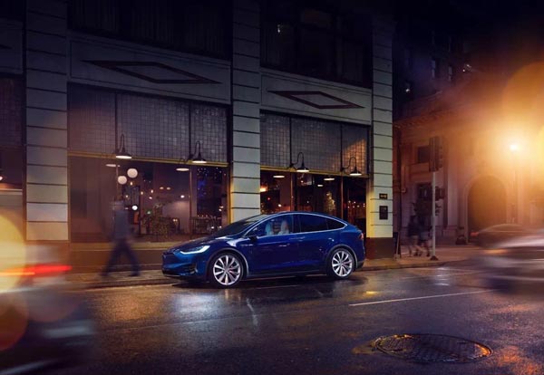 千呼万唤方驾临，鹰翼从此为君开！