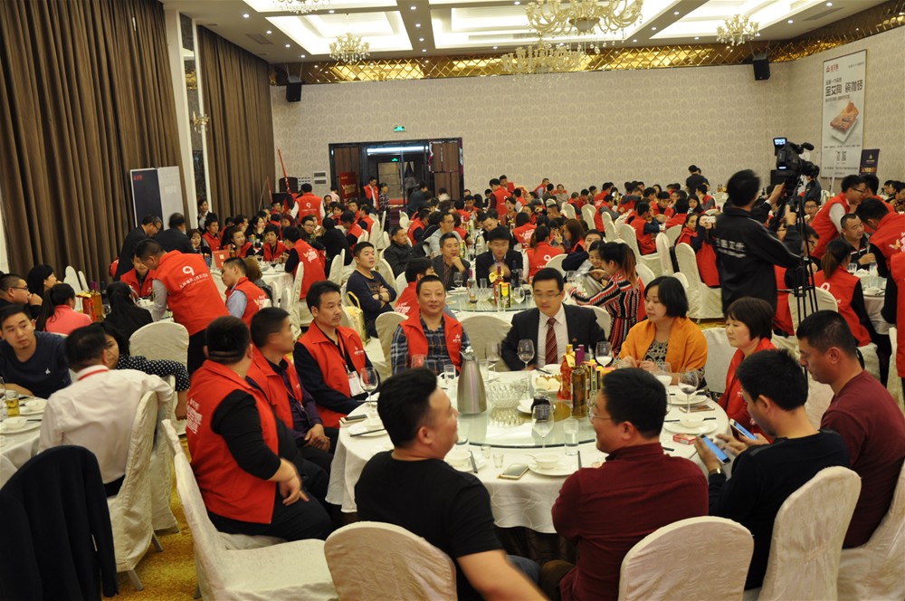 “锐变|2017 有梦想  敢追寻”—香蕉APP直播陶瓷砖2017年经销商财富会