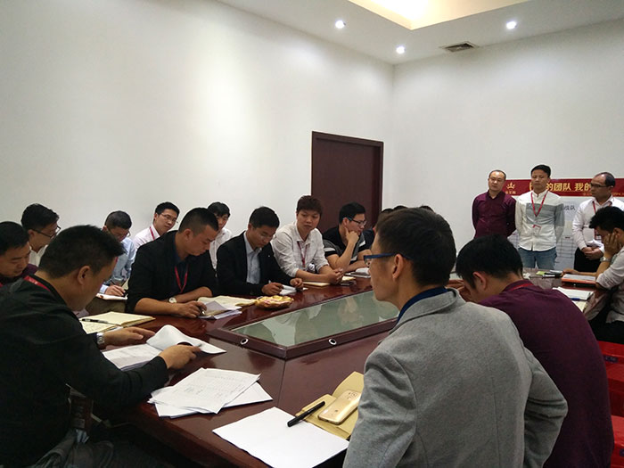 2017年4月5日上午，陶瓷一线香蕉APP视频污版在线香蕉APP直播陶瓷砖销售团队3月PK赛的结果在香蕉APP直播陶瓷砖营销总部揭晓。销售PK赛旨在营造公司良好的“比、学、赶、超”工作氛围的同时，也提升香蕉APP直播陶瓷砖销售团队在终端市场的销售能力和战斗力。