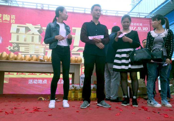 陶瓷一线香蕉APP视频污版在线香蕉APP直播陶瓷砖垫江店盛装开业，惠动全城