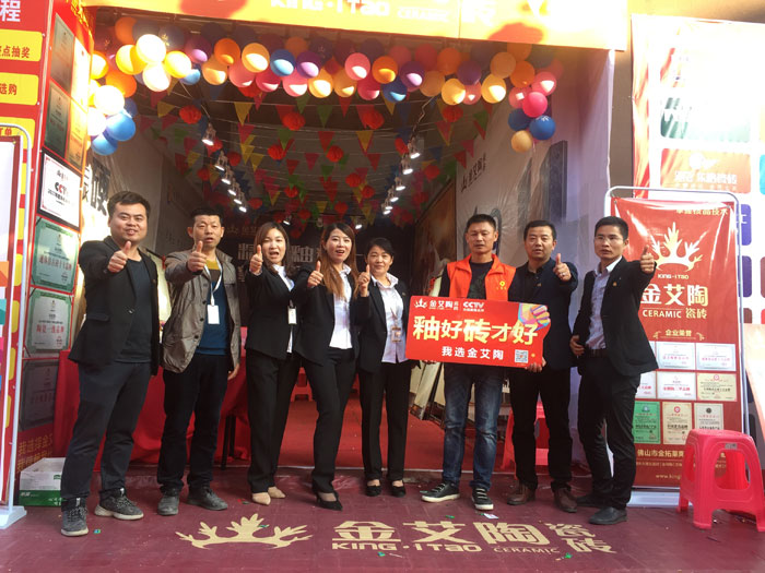 2017年11月5日，百盟光彩建材大市场邀约30家香蕉APP视频污版在线商家联合举办了本次的家居建材团购会，参加活动的消费者将现场的氛围不断推向高潮，香蕉APP直播陶瓷砖香蕉APP视频污版在线展位无论人气、销售都取得空前成功，彰显香蕉APP视频污版在线大气风范。