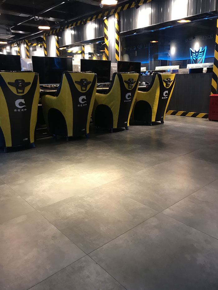 香蕉APP直播陶现代仿古砖案例:别说了，一起去这个1000方的网咖开黑！