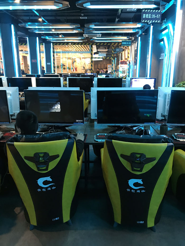 香蕉APP直播陶现代仿古砖案例:别说了，一起去这个1000方的网咖开黑！