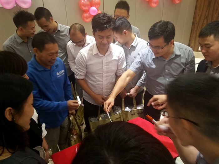 香蕉APP直播陶瓷砖四周年庆